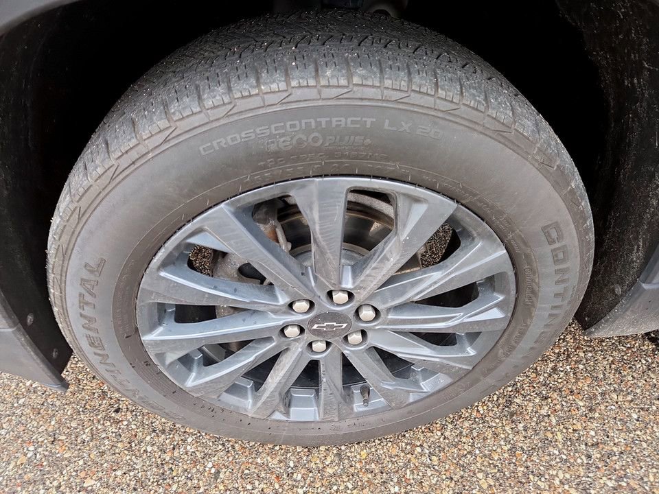 Used 2023 Chevrolet Traverse RS image 37