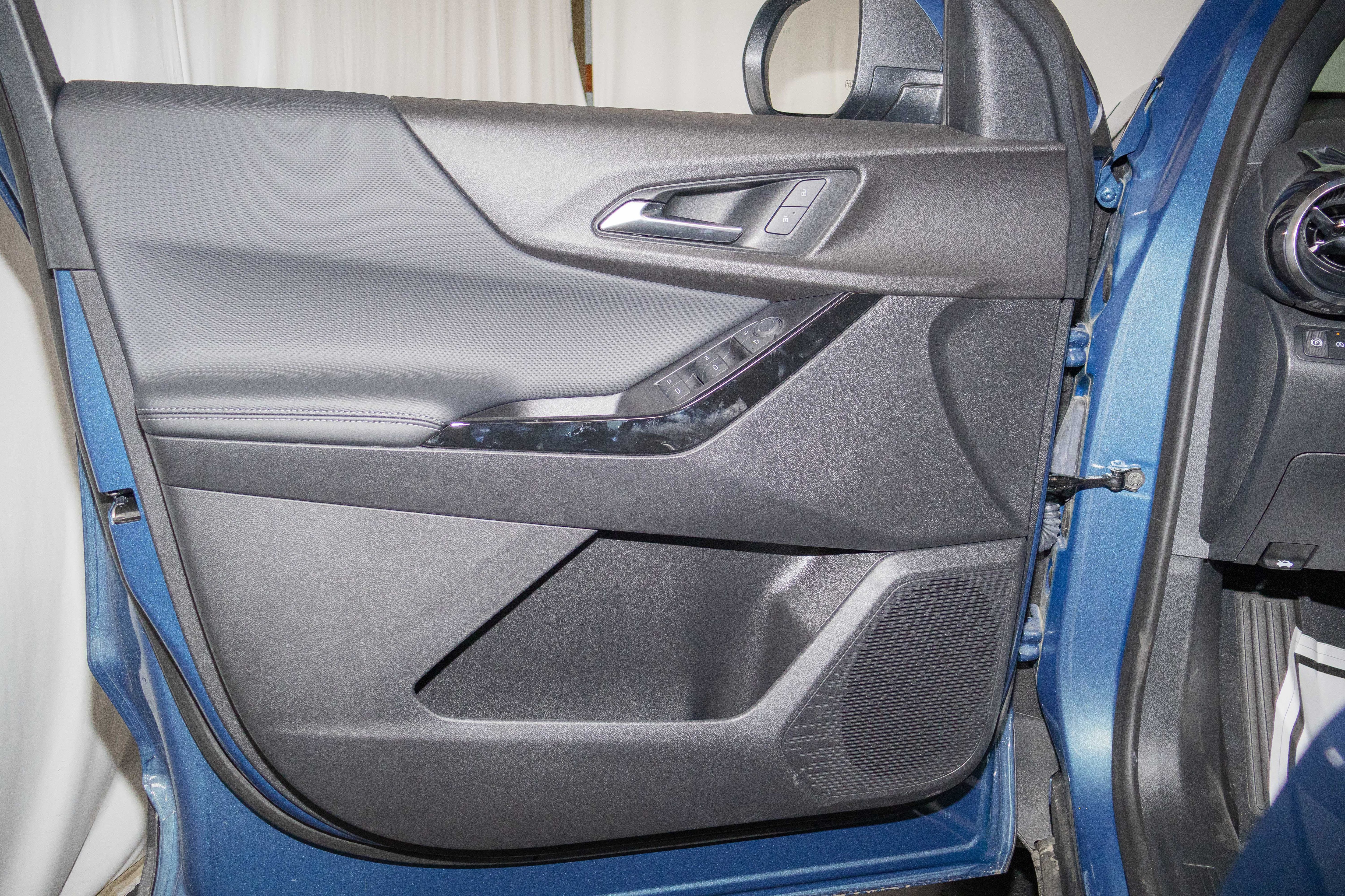 New 2027 Chevrolet Equinox LT w/ Safety and Technology Package FWD image 7