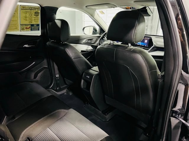 Used 2025 Chevrolet Trax LT FWD image 28