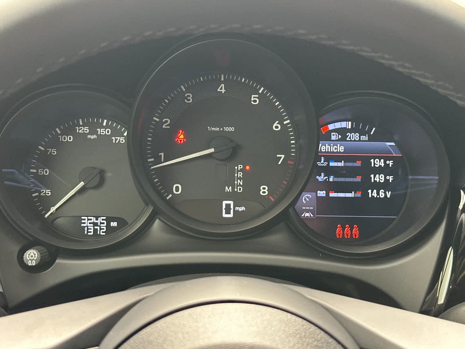 Certified 2025 Porsche Macan AWD/4WD image 28