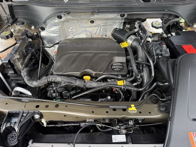 Used 2024 Chevrolet Trax LT w/ Sunroof Package FWD image 34