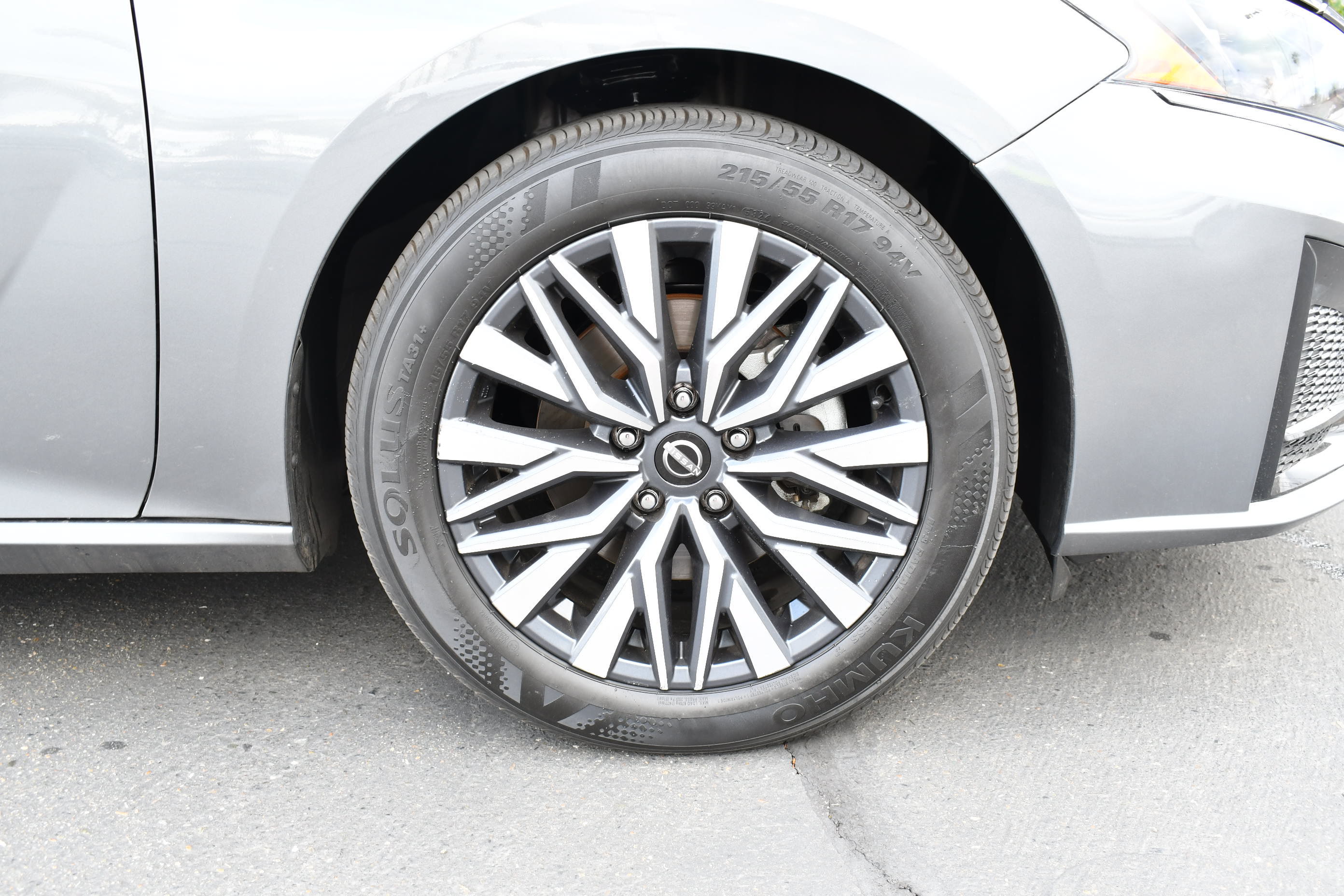 Used 2025 Nissan Altima 2.5 SV FWD image 4
