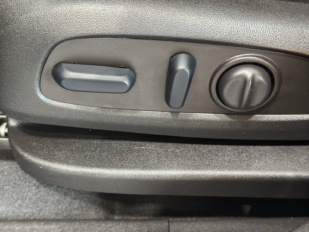 Used 2023 Chevrolet Equinox LT AWD/4WD image 16