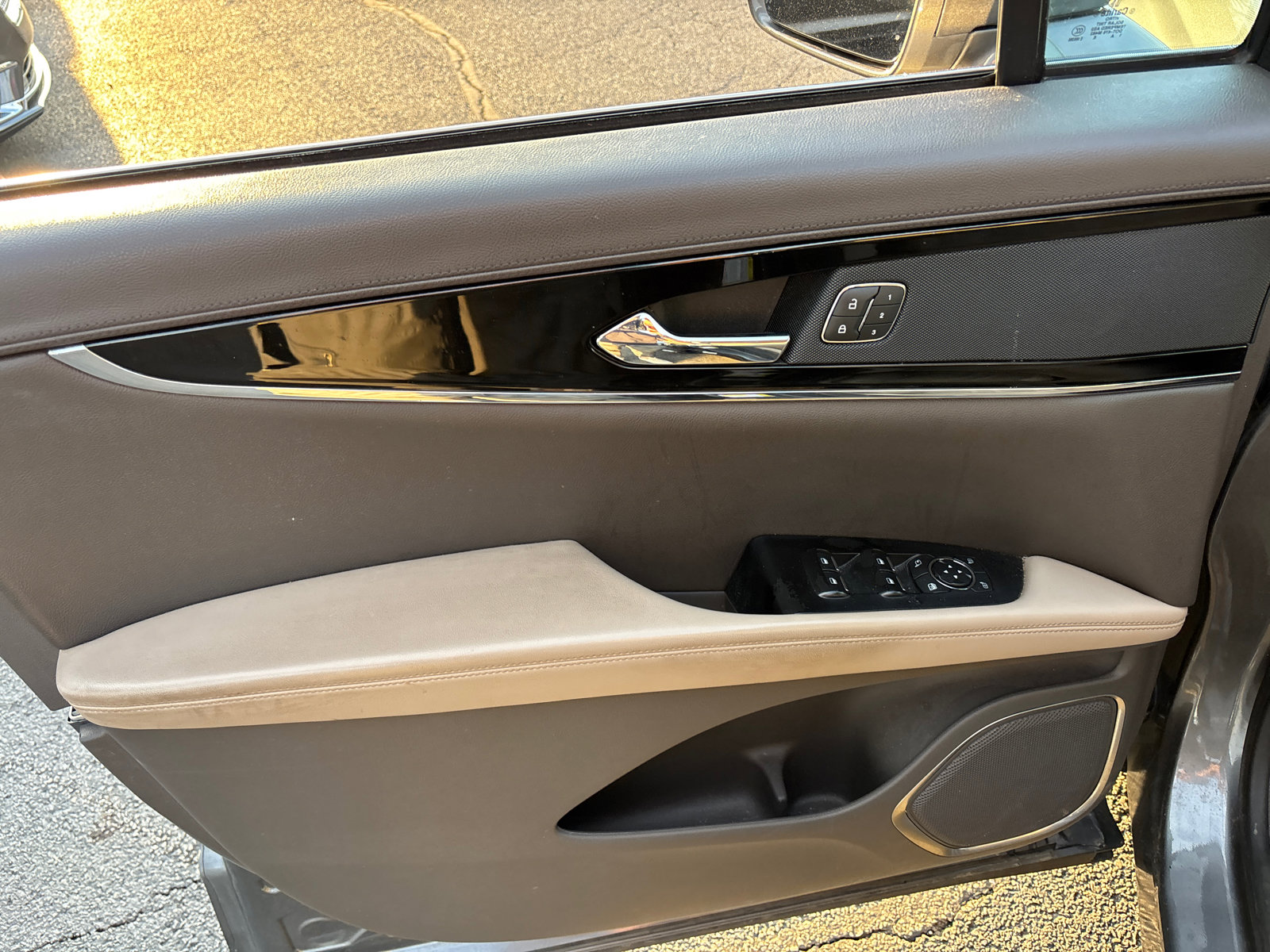 Certified 2022 Lincoln Nautilus AWD w/ Premium Package image 11