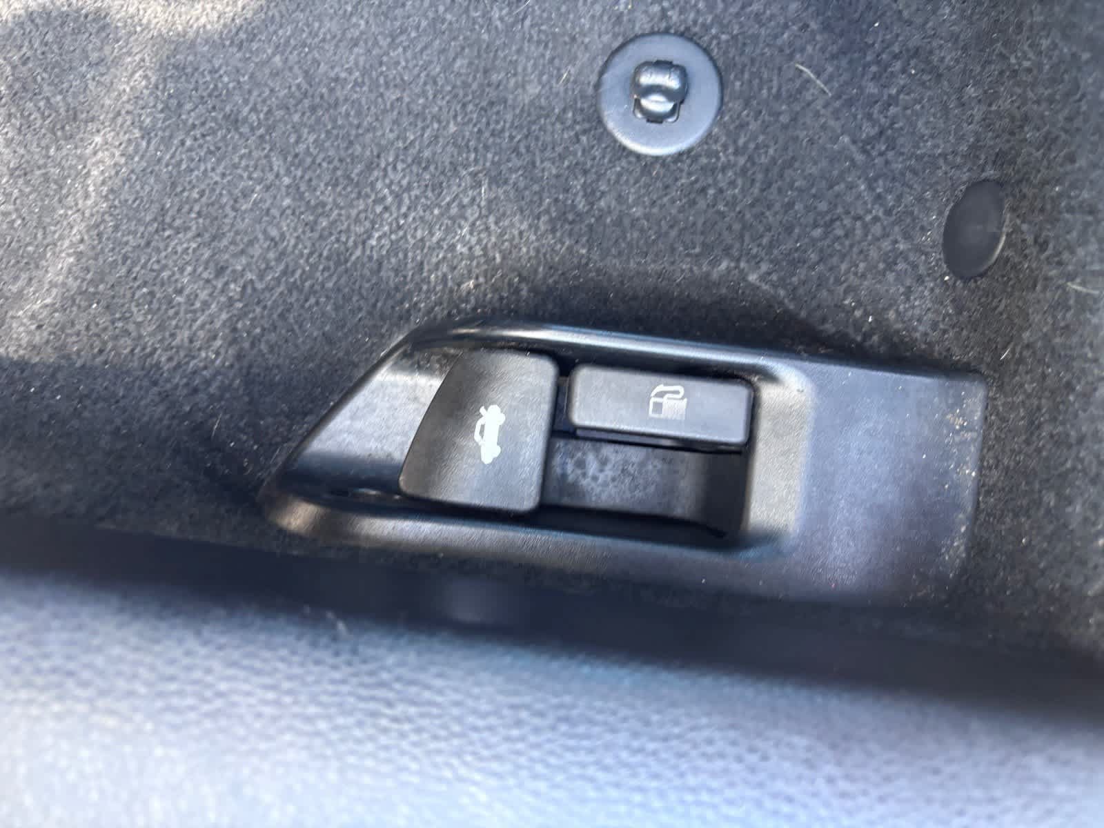 Used 2025 Toyota Corolla LE FWD image 20