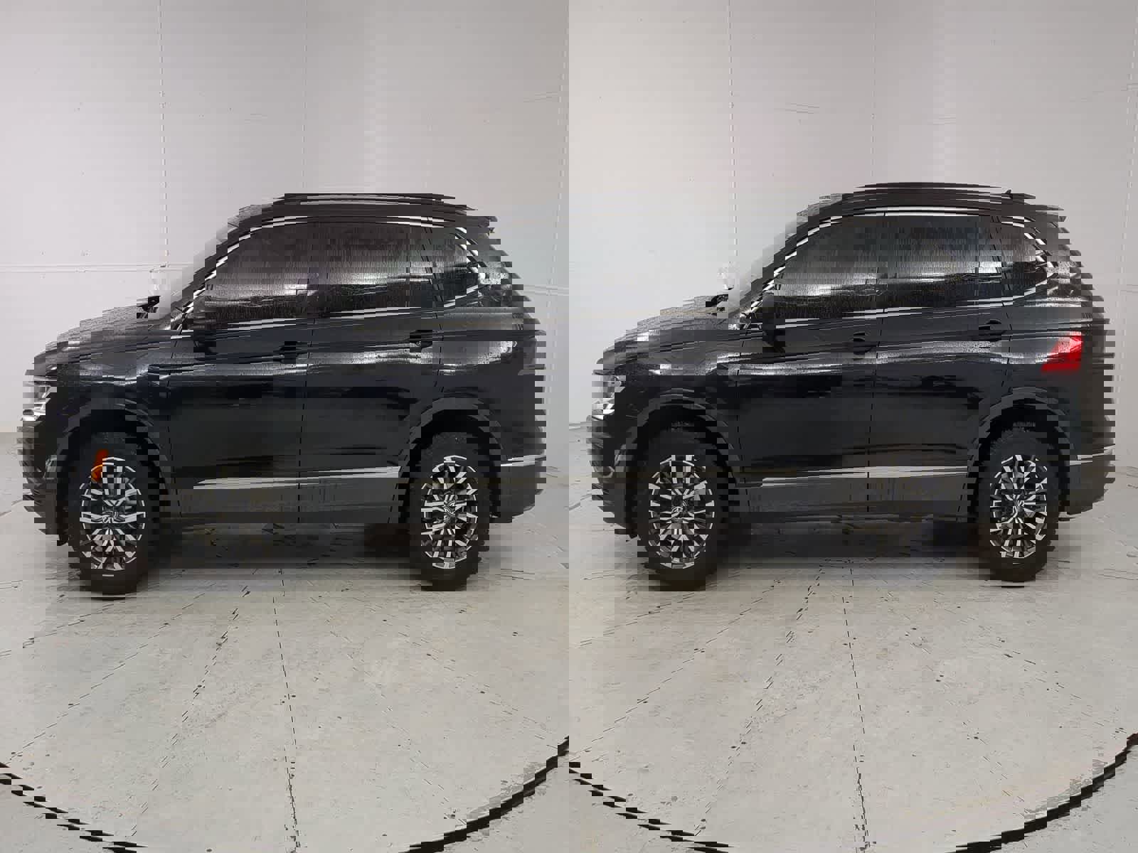 Used 2020 Volkswagen Tiguan SE image 3