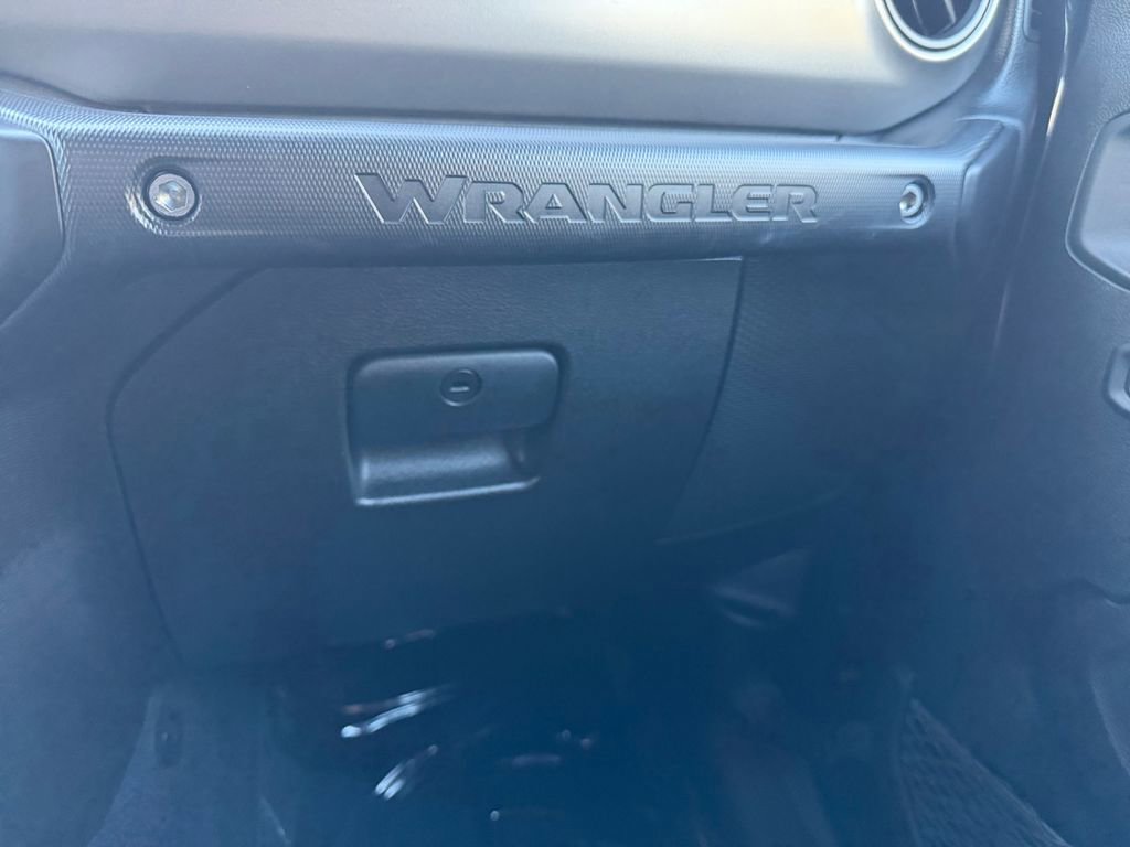 Used 2022 Jeep Wrangler Unlimited Sport image 25
