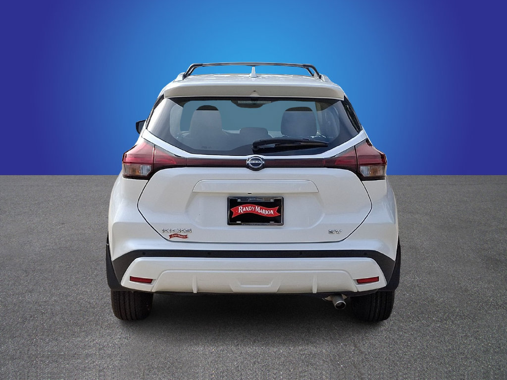Used 2023 Nissan Kicks SV w/ Interior Electronics Package FWD image 5