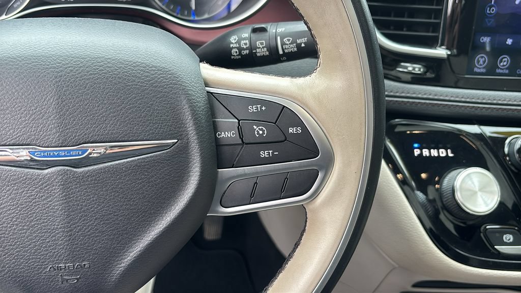 Used 2017 Chrysler Pacifica Limited FWD image 18