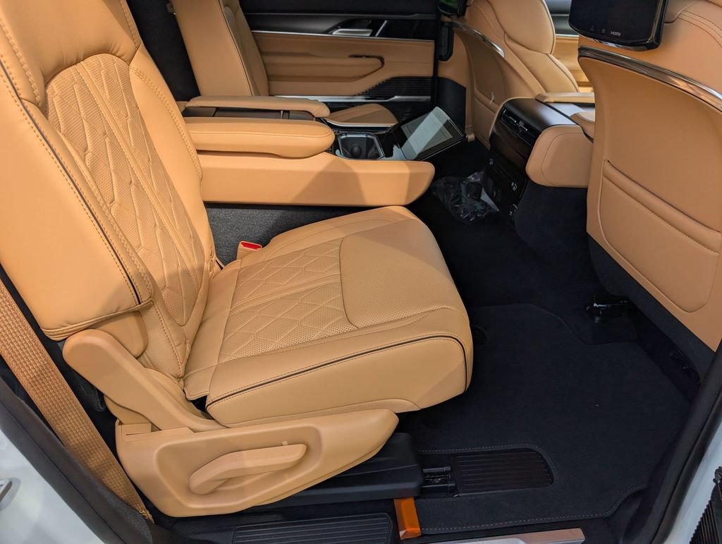 New 2026 Jeep Grand Wagoneer L Summit AWD/4WD image 31
