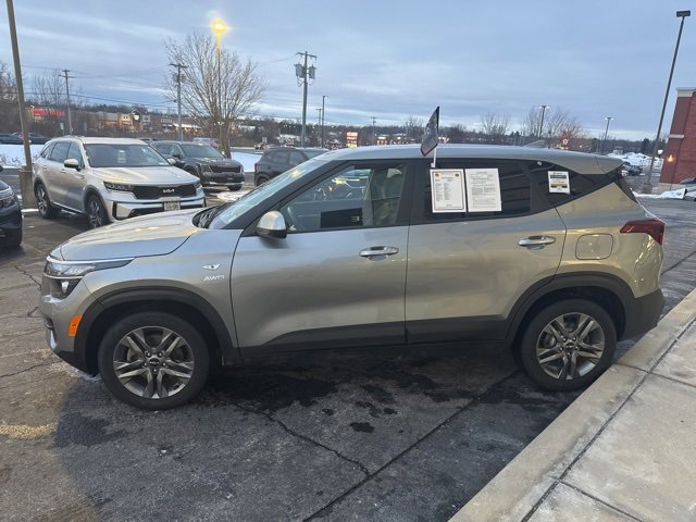 Certified 2023 Kia Seltos LX image 3