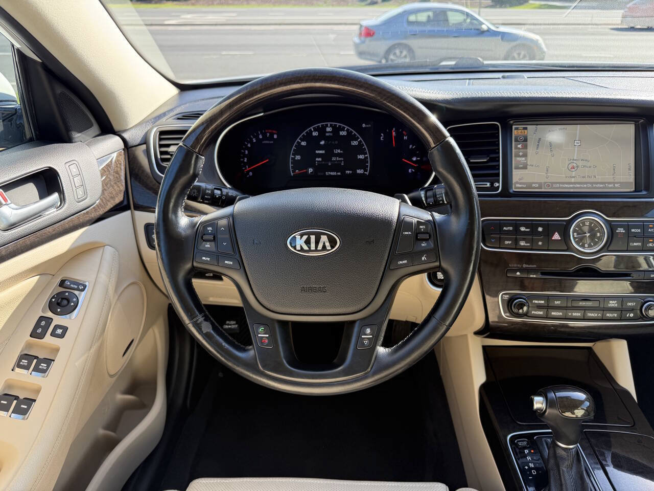 Used 2015 Kia Cadenza Premium w/ Luxury Package FWD image 18