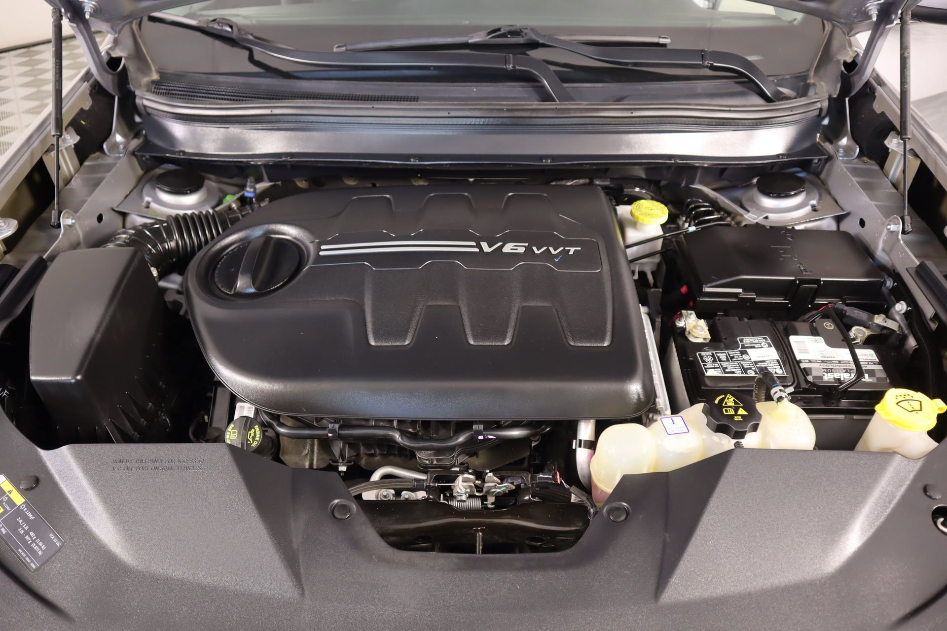 Used 2019 Jeep Cherokee Latitude Plus w/ Comfort/Convenience Group image 18