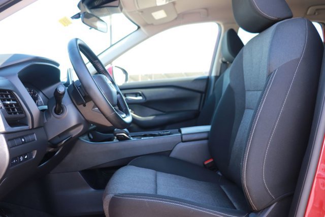 Used 2025 Nissan Rogue SV image 11