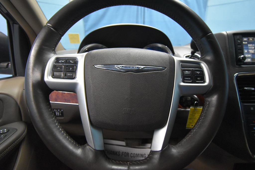 Used 2016 Chrysler Town & Country Touring FWD image 10
