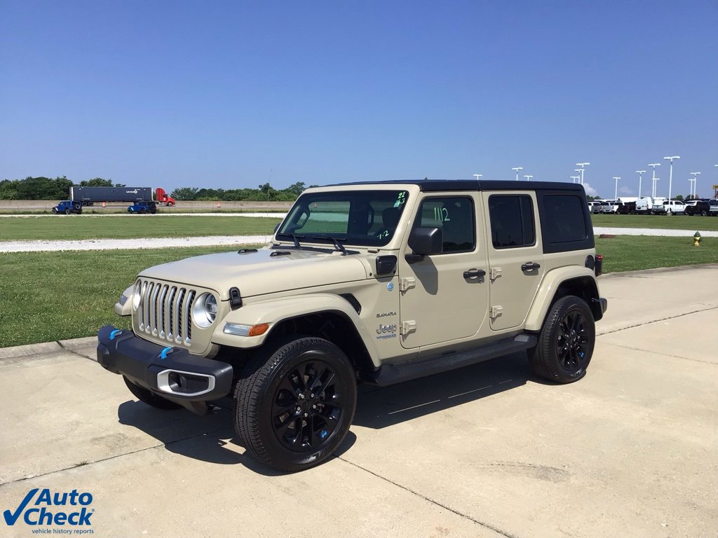 Used 2022 Jeep Wrangler Unlimited Sahara w/ Cold Weather Group image 3