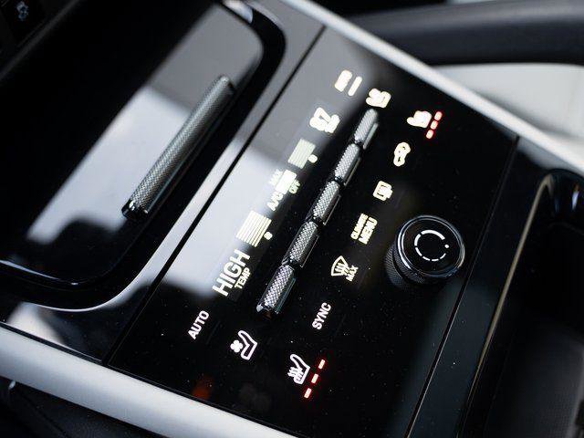 Certified 2025 Porsche Cayenne S AWD/4WD image 25