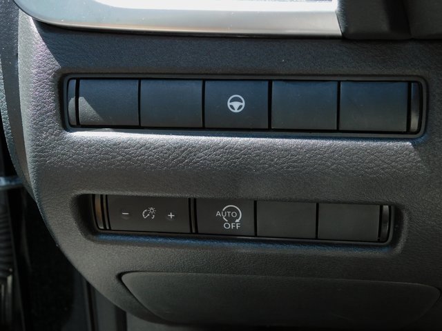 Used 2023 Nissan Rogue SV image 31