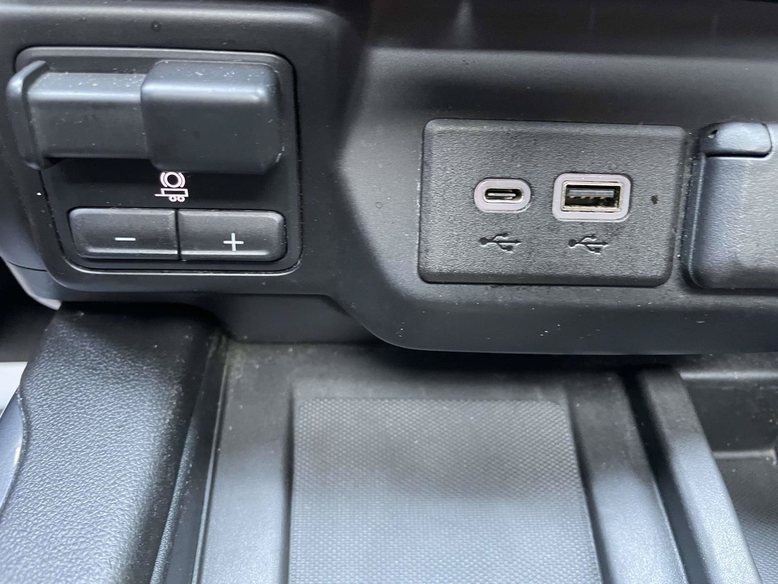 Used 2020 Chevrolet Silverado 2500 High Country w/ Technology Package AWD/4WD image 31
