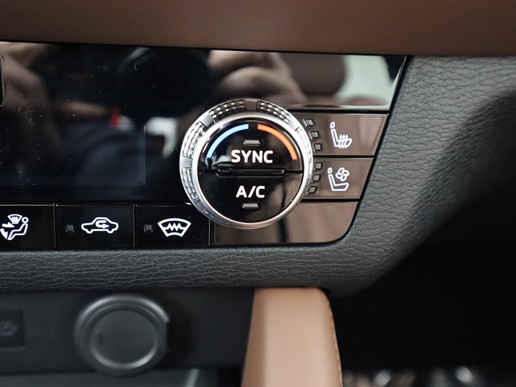 New 2025 Mitsubishi Outlander SEL image 57