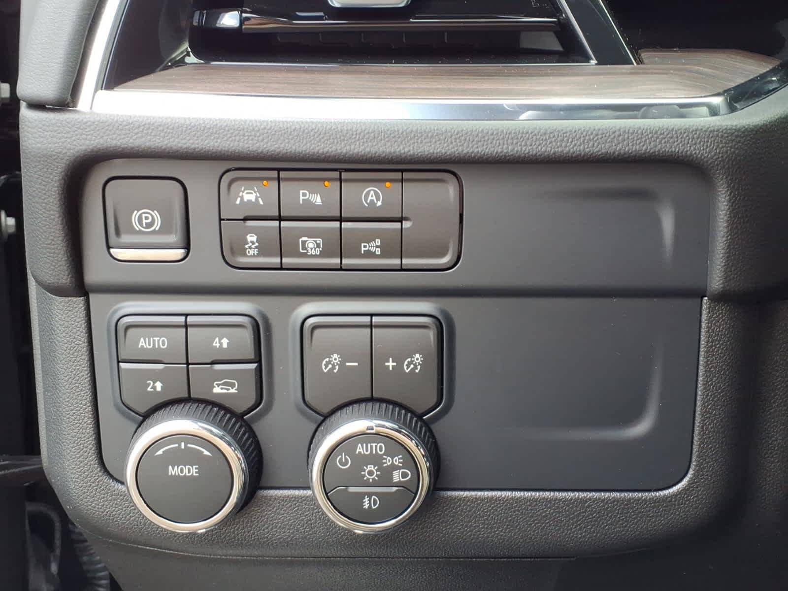 Used 2026 Chevrolet Suburban LT w/ Comfort Package AWD/4WD image 11