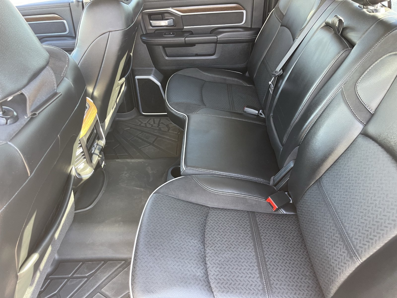 Used 2024 RAM 3500 Laramie AWD/4WD image 21