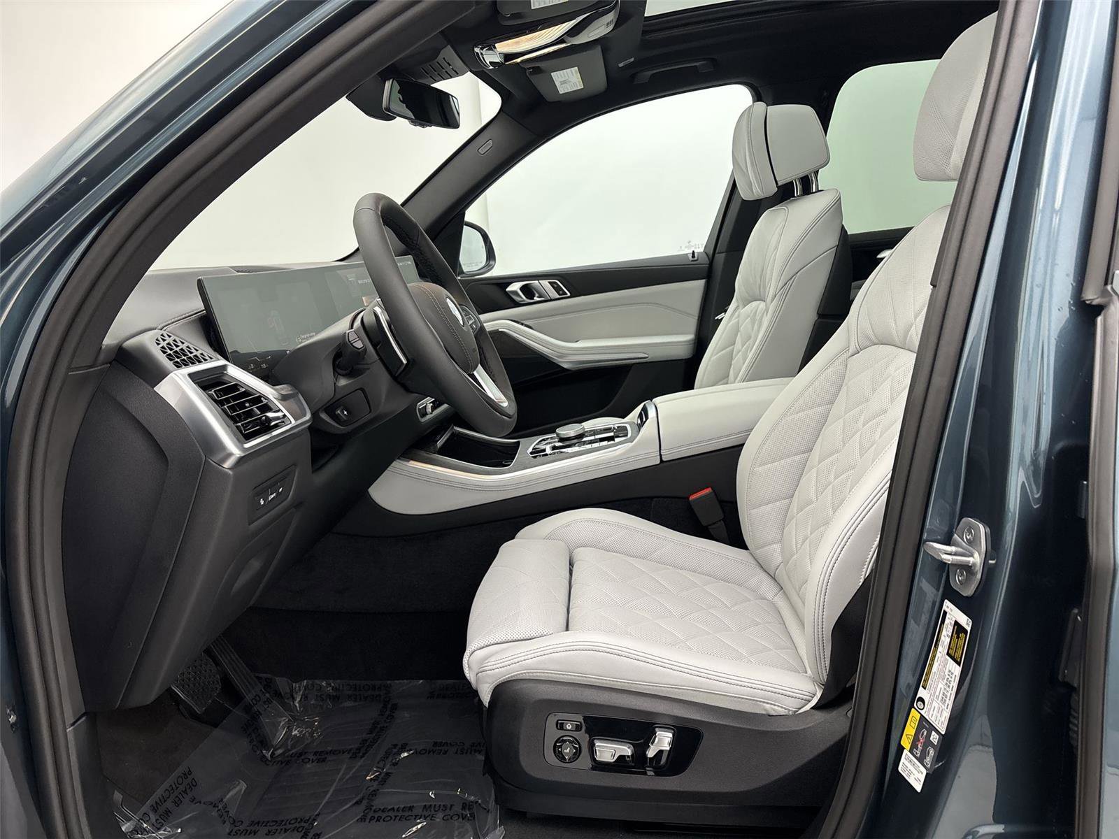 New 2026 BMW X5 xDrive50e w/ Climate Comfort Package image 25