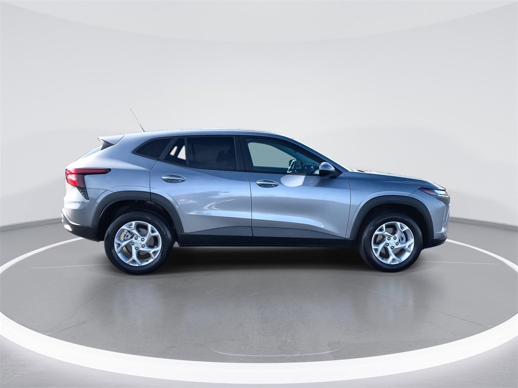 Used 2024 Chevrolet Trax LS w/ LS Convenience Package image 9