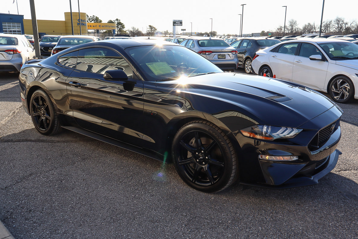 Used 2018 Ford Mustang GT w/ Black Accent Pkg image 3