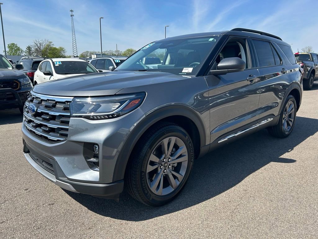 Used 2025 Ford Explorer Active w/ Active Comfort Package AWD/4WD image 4