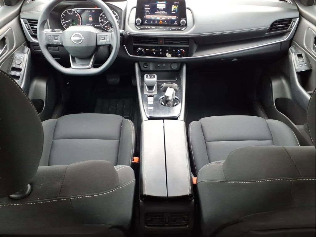 Used 2025 Nissan Rogue S FWD image 10