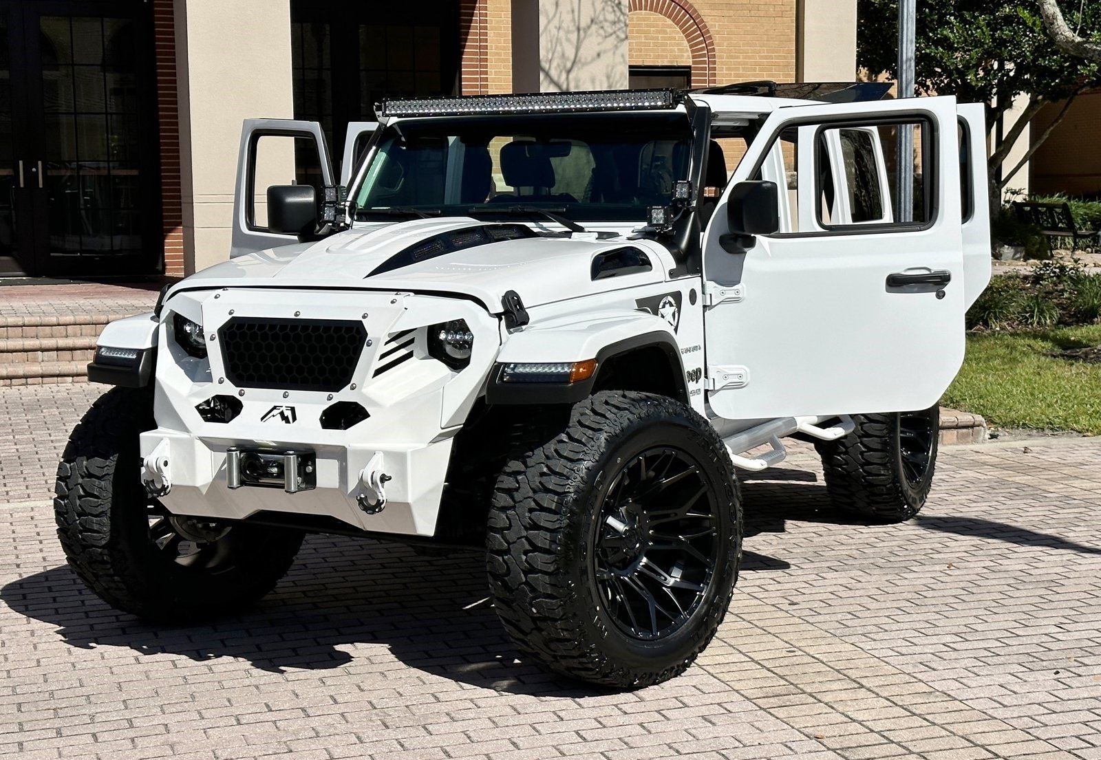 Used 2021 Jeep Wrangler Unlimited Sahara AWD/4WD image 2
