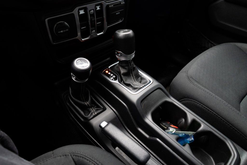 Used 2020 Jeep Wrangler Unlimited Sahara image 17