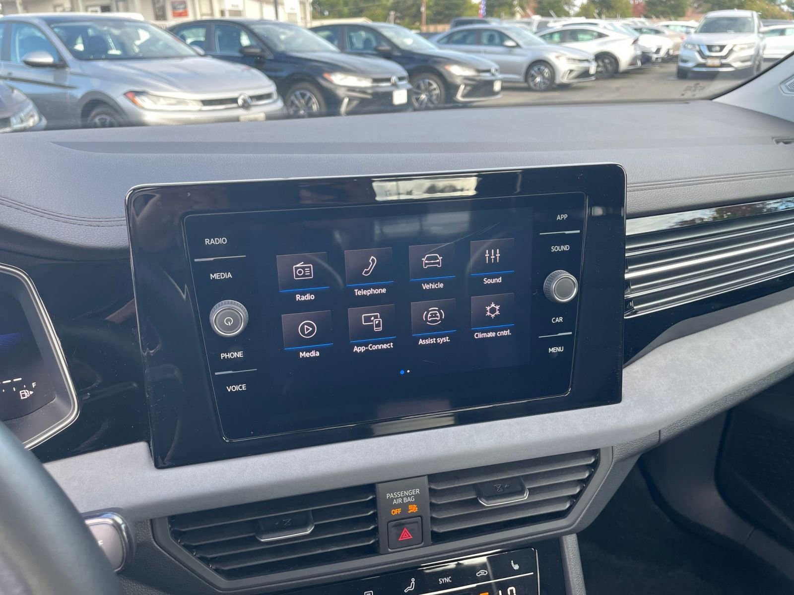 Used 2025 Volkswagen Jetta SE image 21