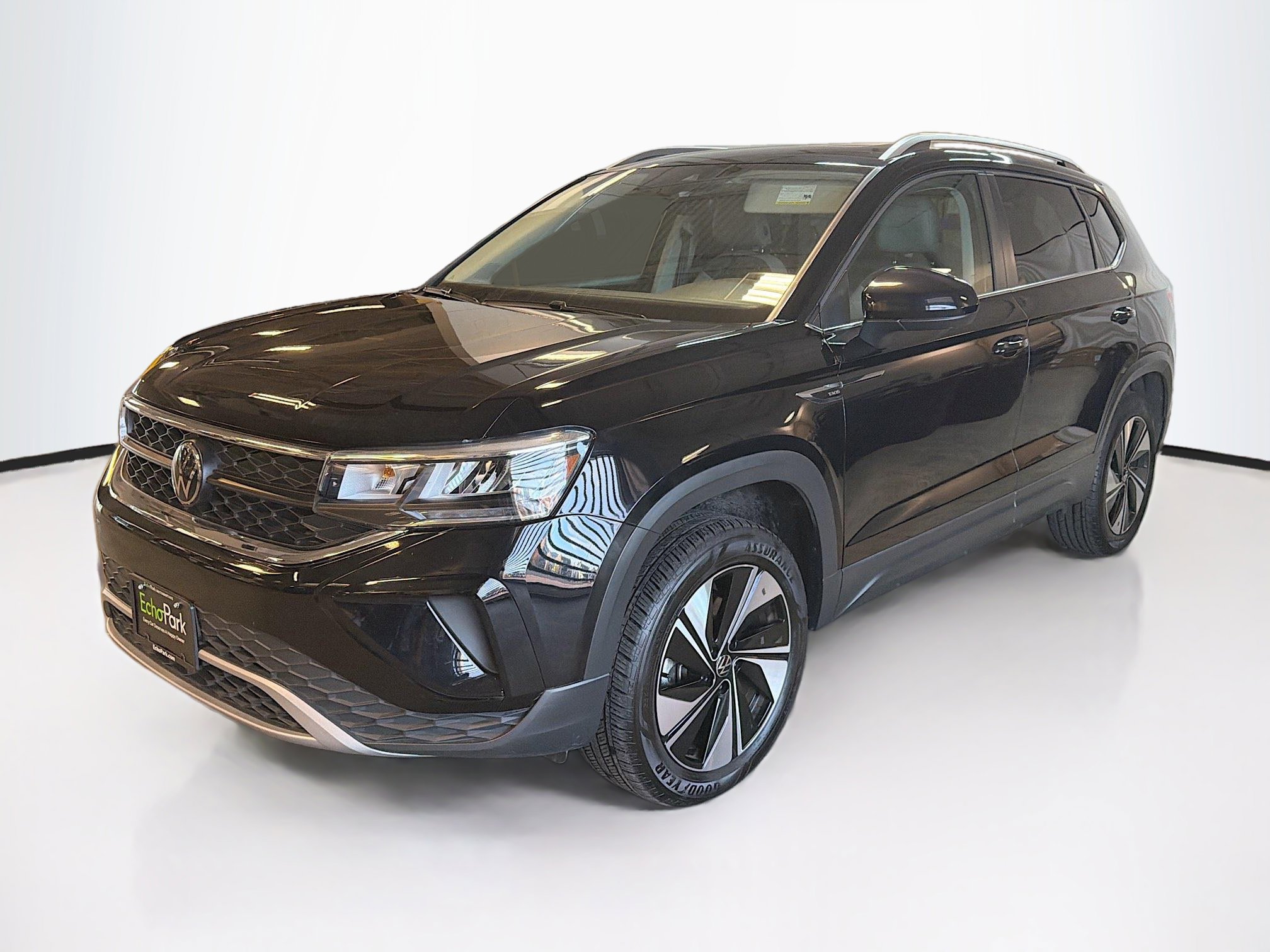 Used 2024 Volkswagen Taos SE image 3