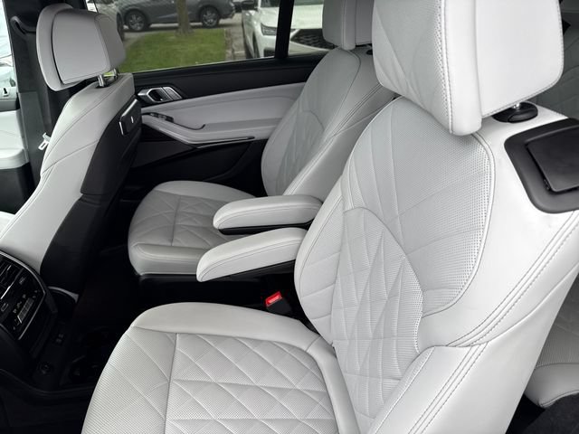Used 2024 BMW X7 xDrive40i w/ Premium Package AWD/4WD image 13