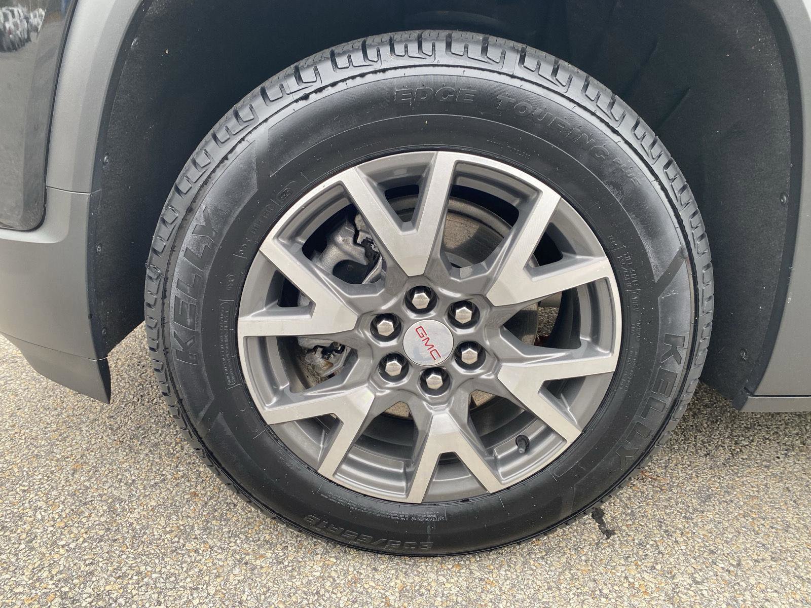 Used 2023 GMC Acadia SLE image 12