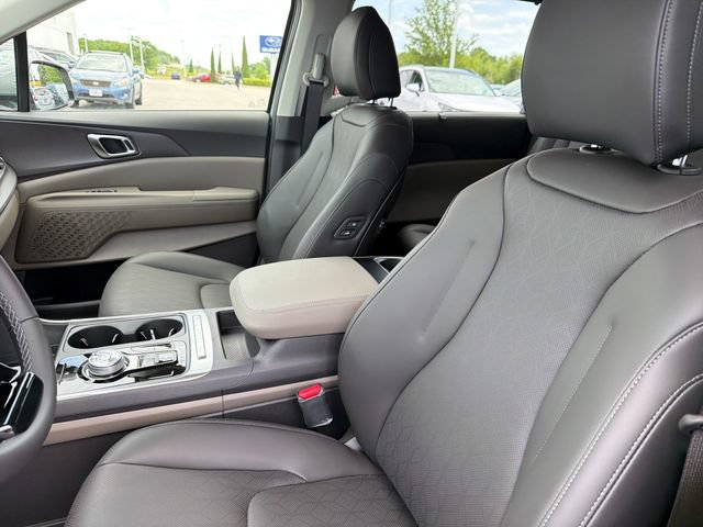 New 2026 Kia Carnival EX FWD image 17