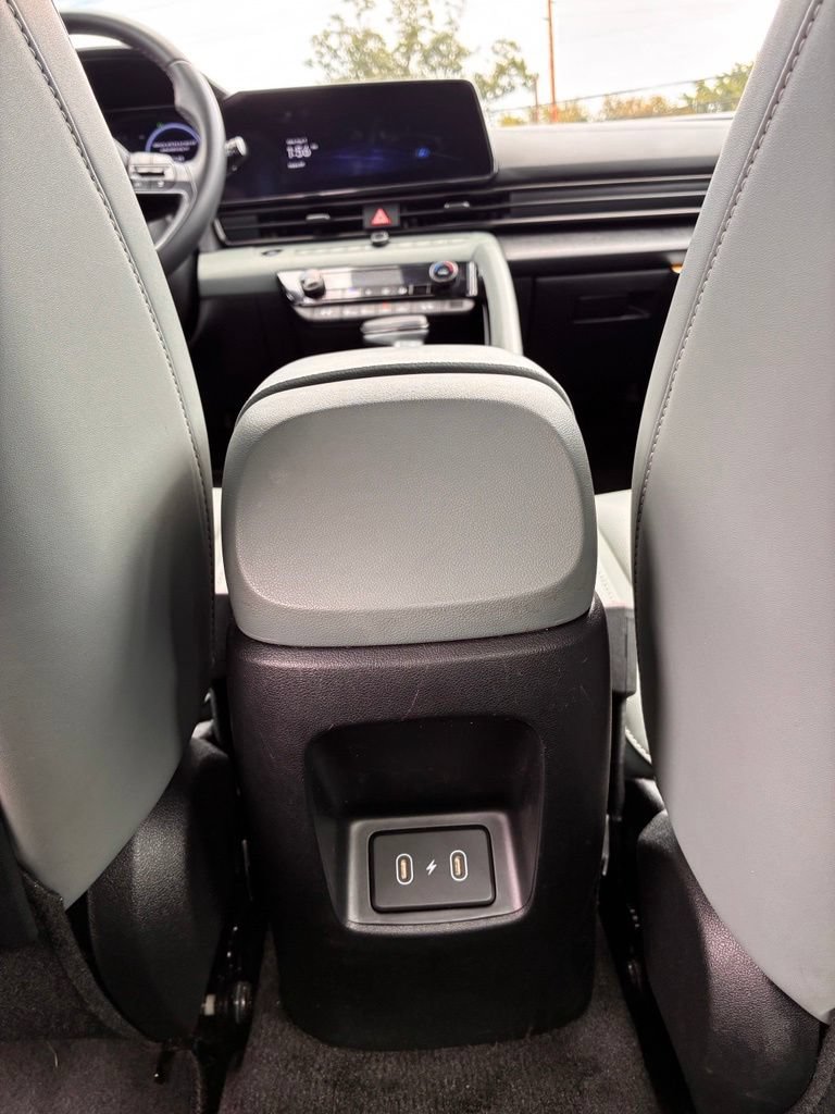 Used 2025 Hyundai Elantra Limited FWD image 13