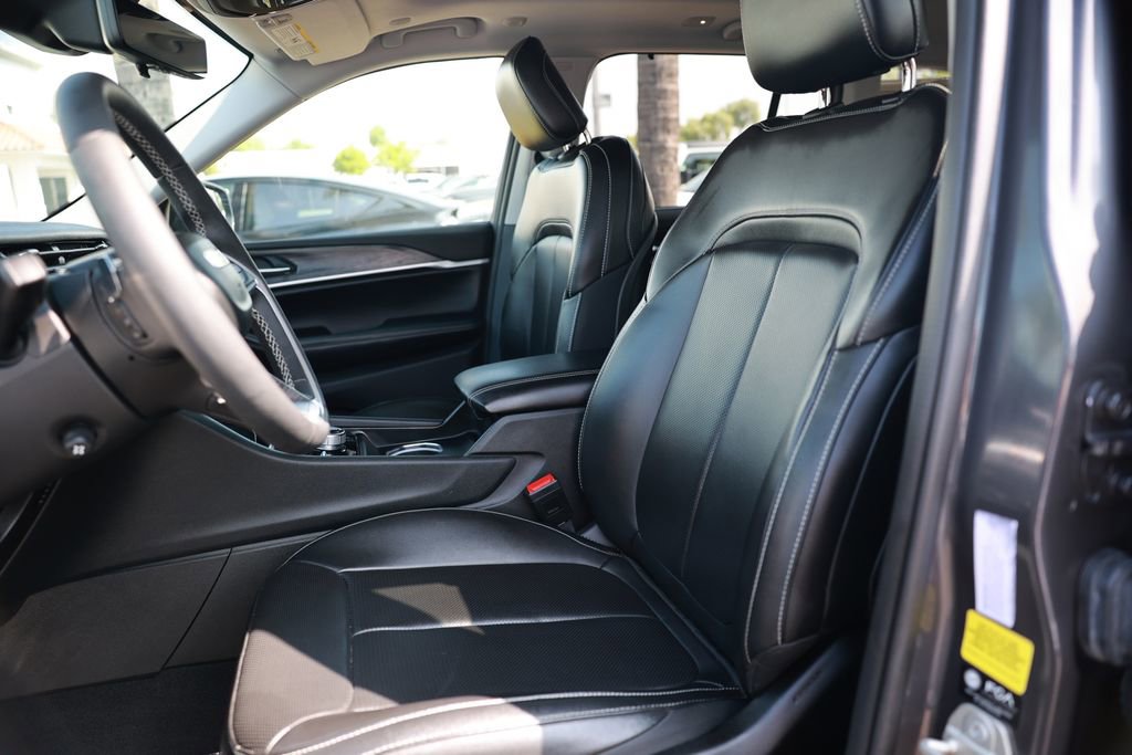 Used 2024 Jeep Grand Cherokee Limited 4xe w/ Luxury Tech Group II image 18