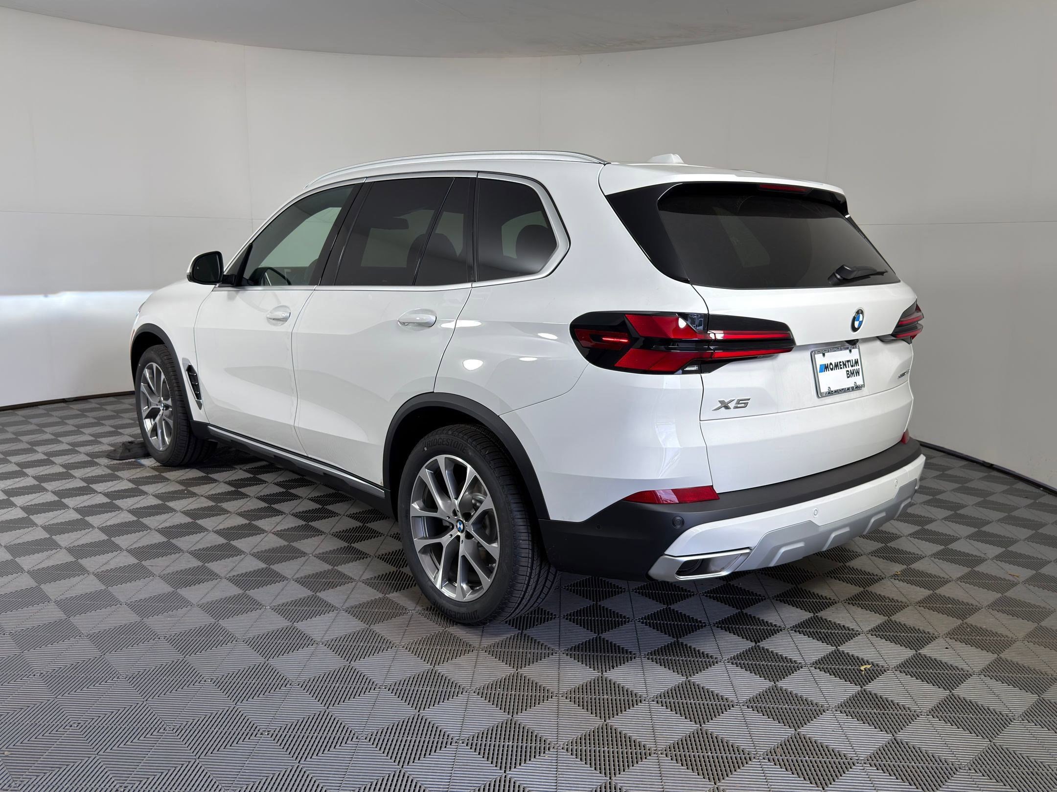 Used 2026 BMW X5 sDrive40i w/ Parking Assistance Package RWD image 3