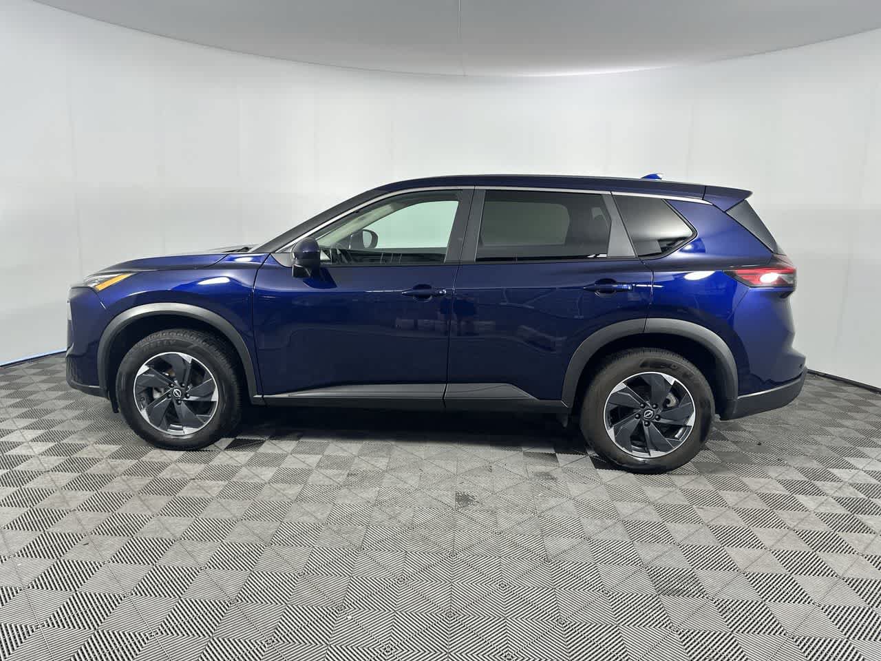 Used 2024 Nissan Rogue SV AWD/4WD image 5