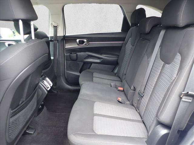 Used 2023 Kia Sorento LX AWD/4WD image 9