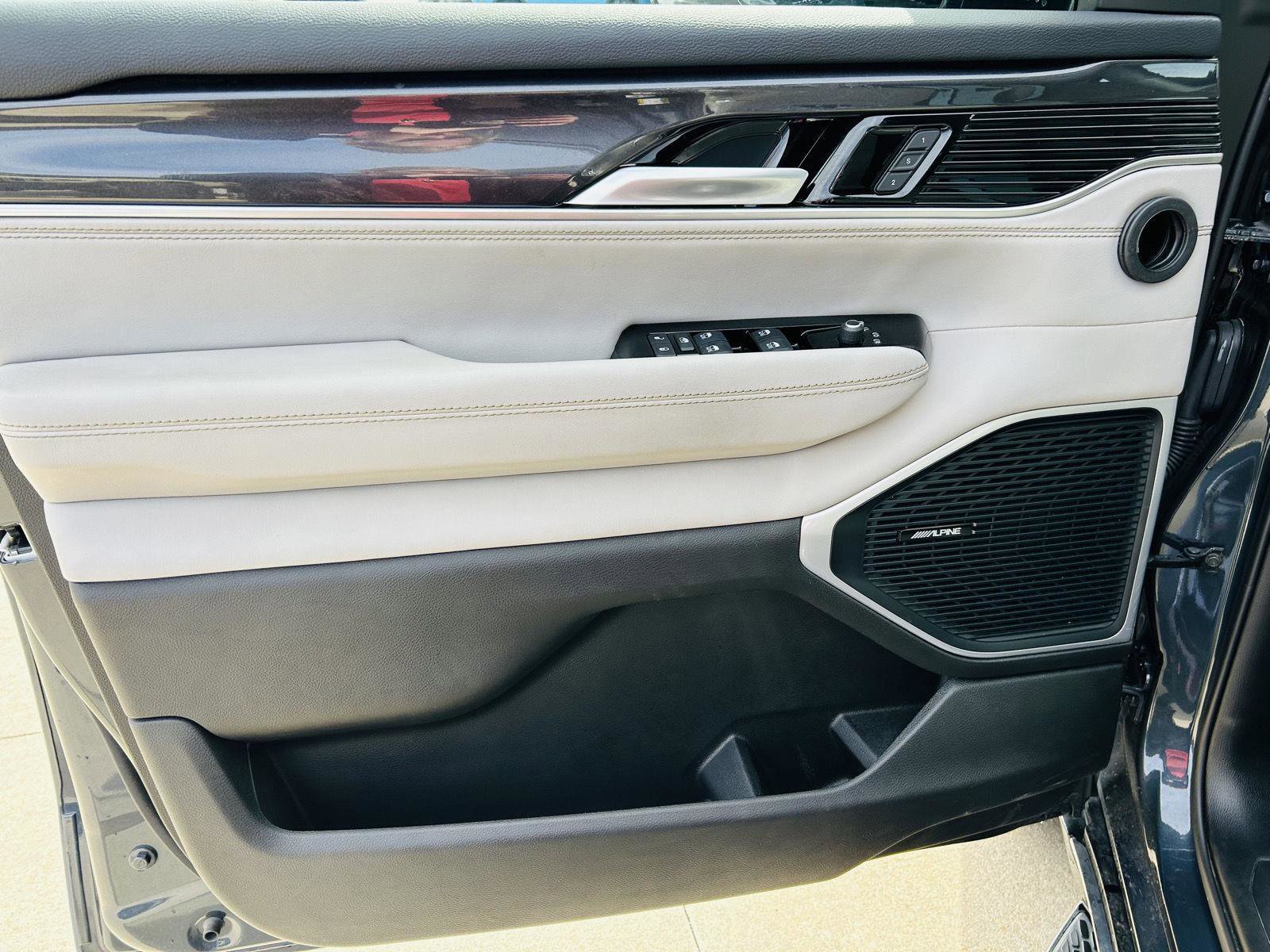 Used 2024 Jeep Wagoneer L 4WD w/ HD Trailer Tow Package image 14