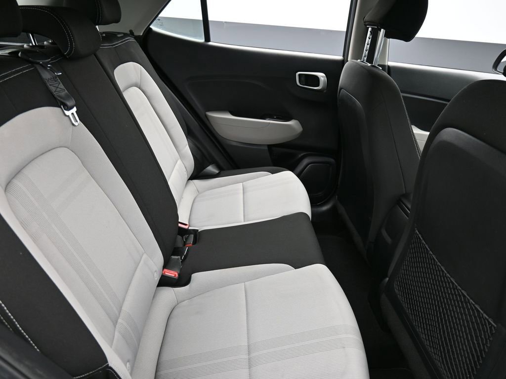 Used 2022 Hyundai Venue SEL image 17