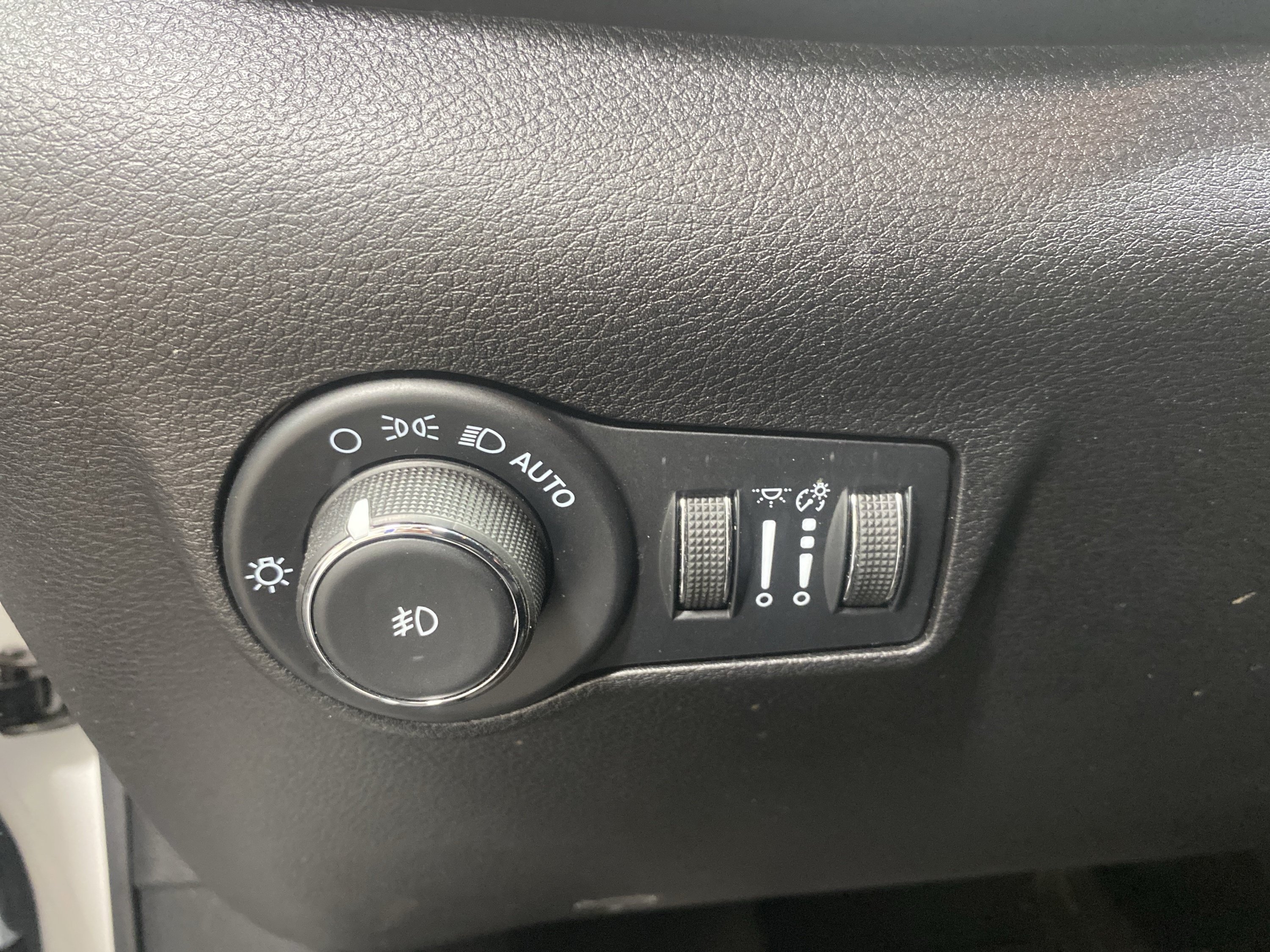 Used 2022 Jeep Compass Latitude w/ Convenience Group AWD/4WD image 19