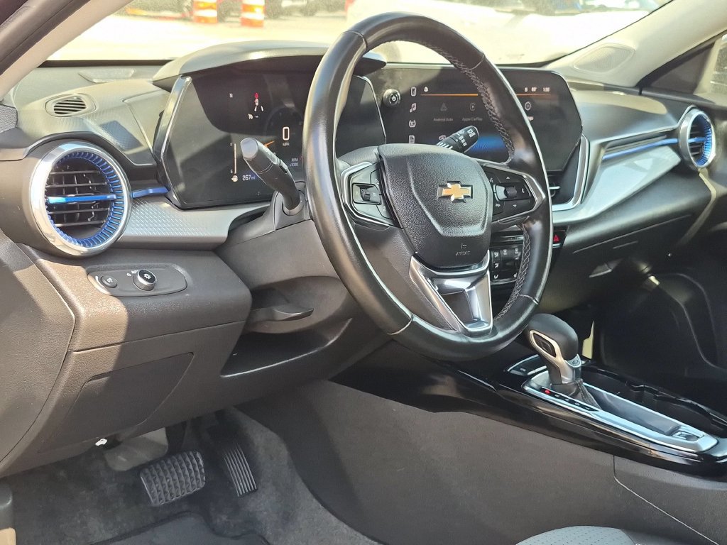 Used 2025 Chevrolet Trax LT w/ LT Convenience Package FWD image 15