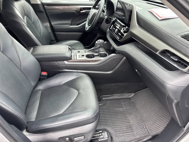 Certified 2021 Toyota Highlander Limited FWD image 17