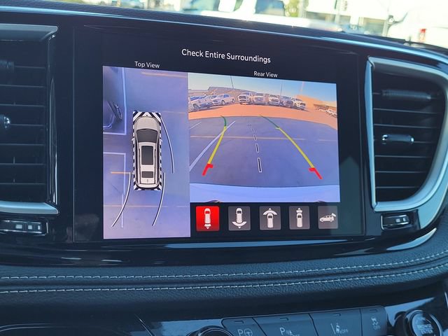 Certified 2024 Chrysler Pacifica Limited FWD image 10