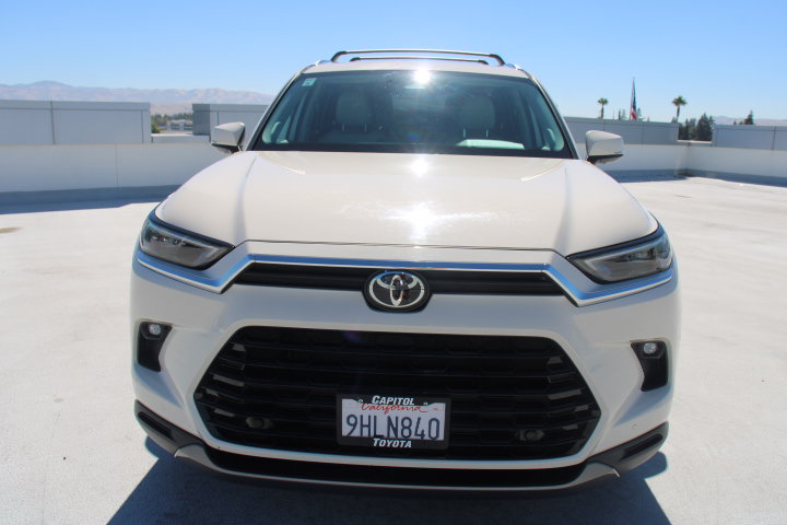 Certified 2024 Toyota Grand Highlander AWD image 7